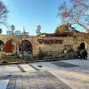 castel-tirana.hotels-in-tirana.com/